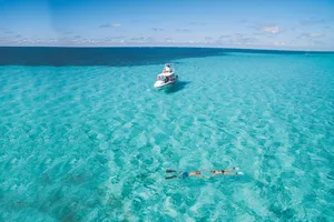 Desde Cozumel: tour en barco por 3 arrecifes con bebidas y snorkel